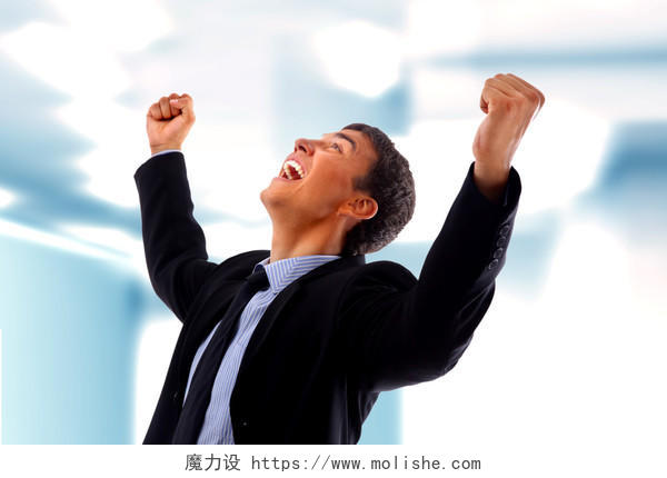 商务蓝底背景举起双手欢呼高兴的的商务男人人物胜利喜悦图片